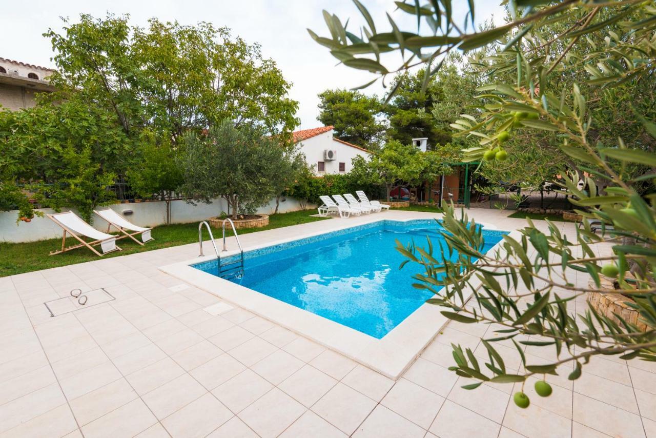Villa Croatica Apartments Zaboric Buitenkant foto