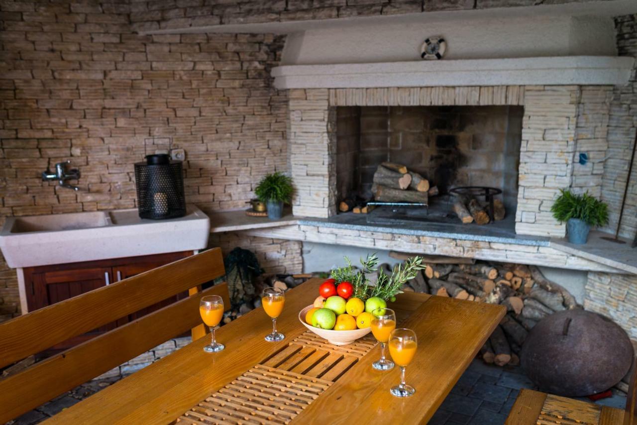 Villa Croatica Apartments Zaboric Buitenkant foto